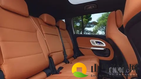 新款奔驰GLB首批官图放出:三屏布局 将于12月8日亮相-3