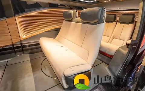 足浴店勾搭熟女老板：足疗中心频现熟女老板暧昧行为-2