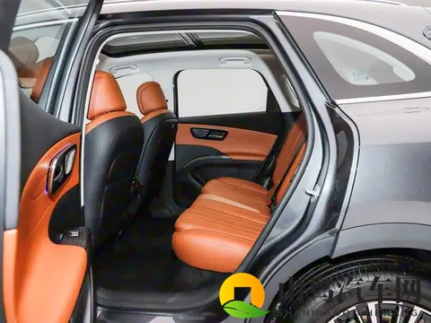 一觉醒来，全新瑞虎8正式亮相，提供两种外观内饰，定位大五座SUV-2