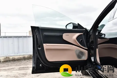 试驾阿维塔12四激光版：全系标配，辅助驾驶升级，续航更长-1