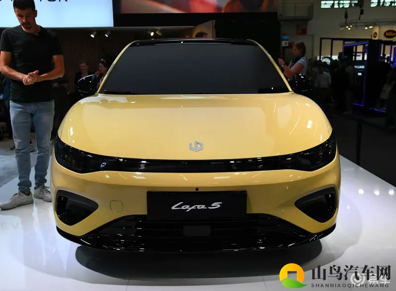 零跑欧洲市场起飞!纯电小钢炮一曝光,被传换欧宝标售卖!-1