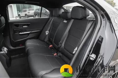 C 200 和 C 260 差 4 万值不值?后驱还是四驱?运动版和豪华版选哪个?-3