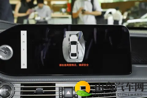 买雷克萨斯 LS 看这篇：家用选臻越，商务选豪华版-1