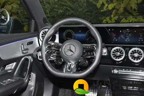 2025 款奔驰A级AMG怎么选？两款配置一句话对号入座-2