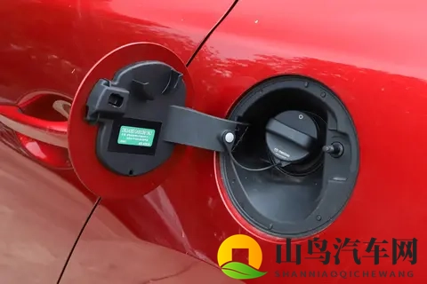 外观年轻操控好，马自达3 昂克赛拉哪一款值得选？全方面试驾分析-1