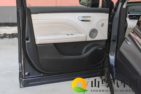 1268万起！这款增程SUV号称“亏电感终结者”，超省油+大空间-2