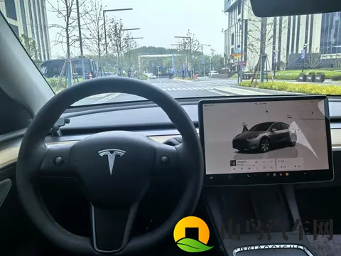 15万不到拿下代步神器？22年特斯拉Model Y，通勤家用都合适-3