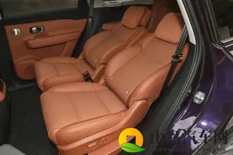 增购家用车别乱选！这台6座大空间SUV，零跑C16实测比MPV都实用-3