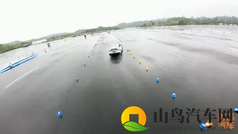 深蓝L06开起来咋样，法拉利同款磁流变悬架，真那么厉害吗-2