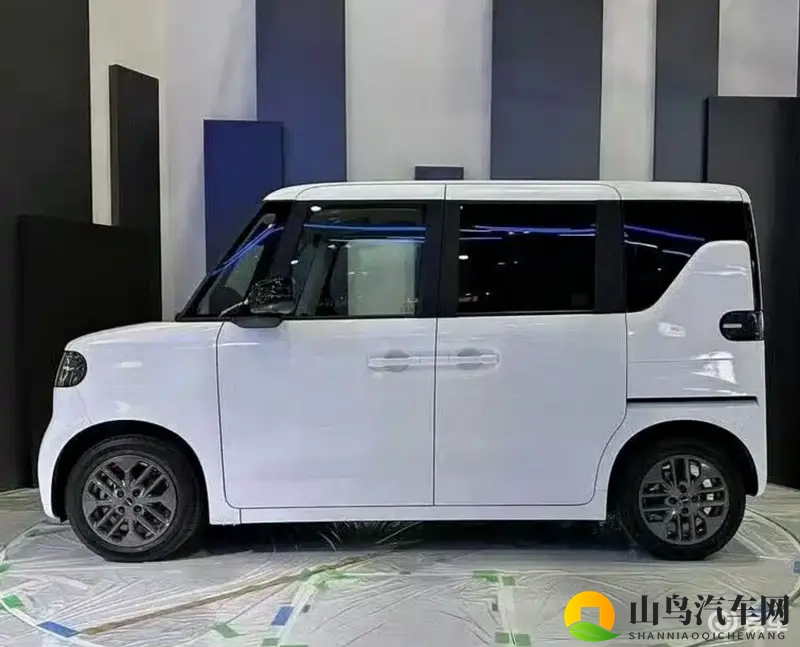 比亚迪K-Car实车图！活似一个“剁椒鱼头”，配侧滑门-1