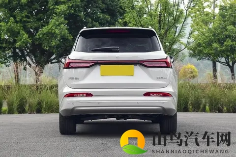 第三代蓝电E5 PLUS  1398万开启预售，纯电续航230km 156寸后排屏-1