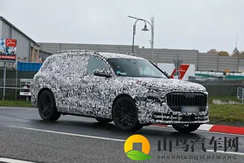 奥迪Q9霍希版谍照曝光，配40T V8引擎，明年亮相，剑指迈巴赫GLS-1