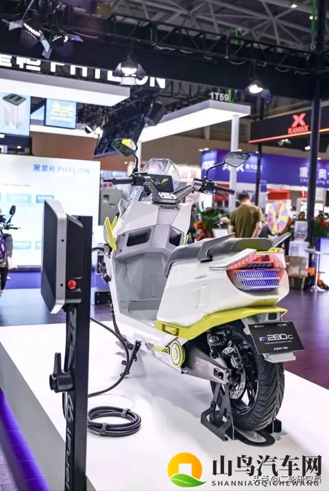 蜂鸟FA280C,续航300公里不是梦,性能还炸裂!-1