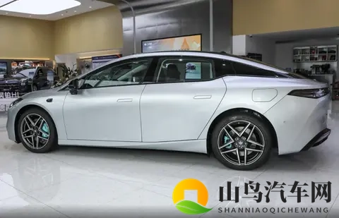 有亮点但不多，广汽昊铂GT推出新车型，提高销量恐怕有点难-1