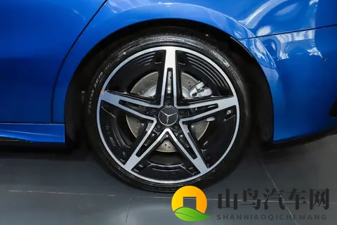 2025宽奔驰A级AMG新车选购指南 优缺点解读-2