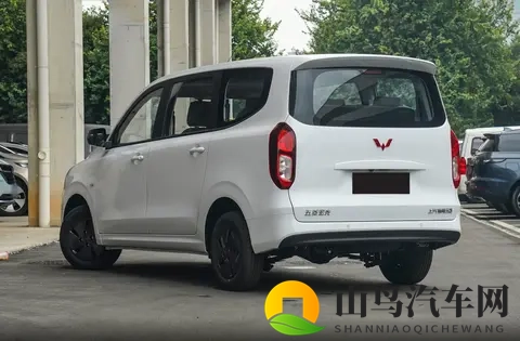 售价548万起，全新五菱宏光燃油版上市，外观内饰调整，动力升级-3