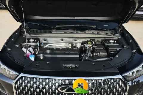 奇瑞第五代瑞虎8上市：双前脸设计，轴距2825mm，标配8155芯片-2