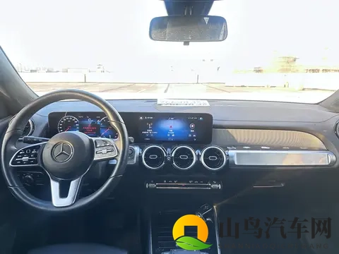 15万多拿下准新奔驰GLB，家用代步香不香？-1