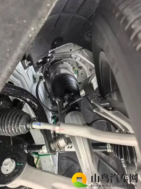 二三十万家庭SUV终极之选：乐道L90凭纯电换电+超大前备舱出圈-1