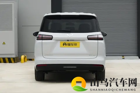 768万起的7座MPV！五菱星光730 PHEV实测：家用真能闭眼冲？-2