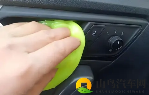 我被摁在床上拿毛笔挠尿孔了：艺术跨界汽车：毛笔挠车，探索设计新境界-1