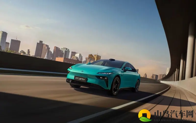 14万级激光雷达四驱轿跑,eπ007+三个配置该怎么选?-1