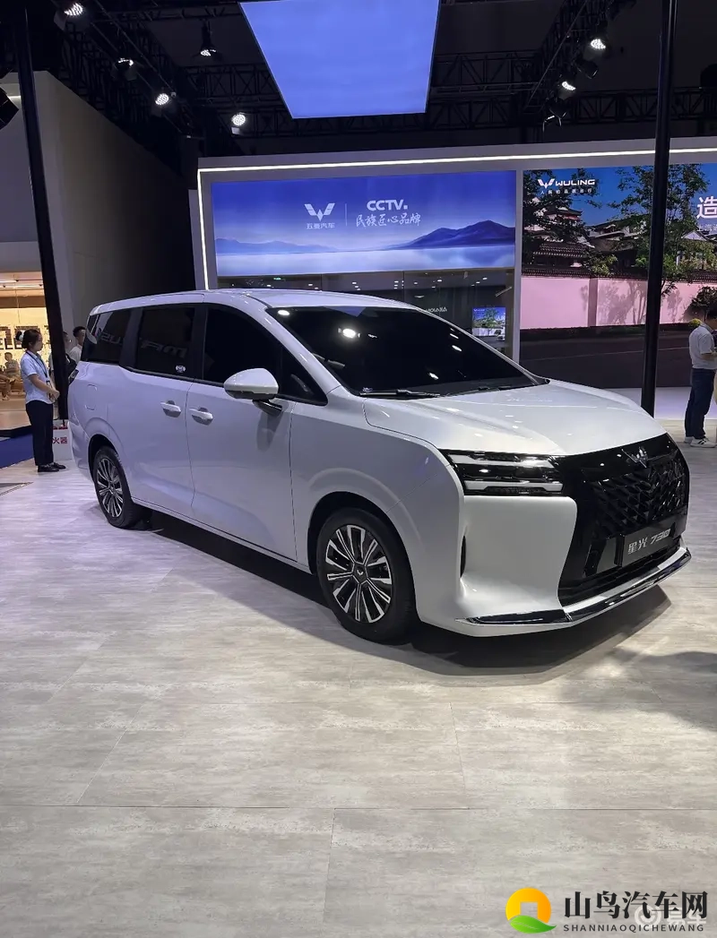 10 万级 MPV 的空间与福利实测-1