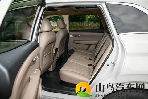 第三代蓝电E5 PLUS  1398万开启预售，纯电续航230km 156寸后排屏-3