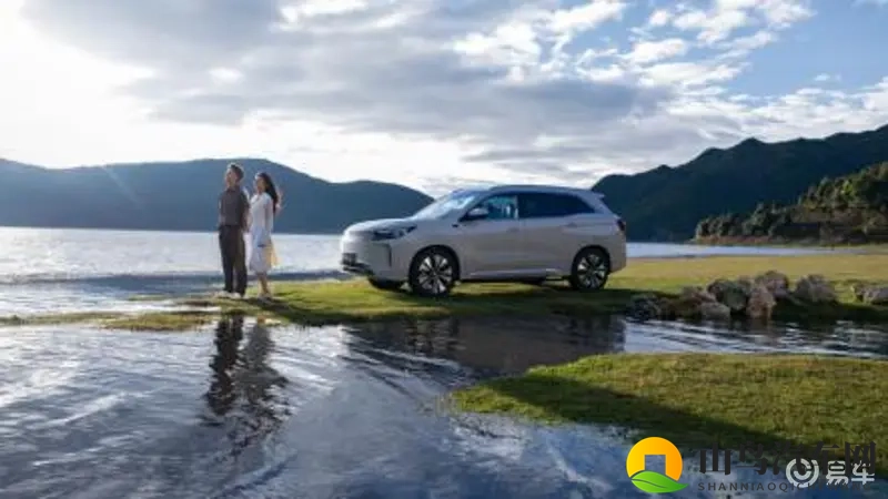 小男孩与妈妈小马拉大车:家庭出行新选择,汽车启示录:MPV、经济型、安全可靠车推荐-1