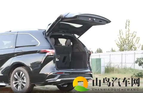 大空间+低油耗,半年卖出34,380辆,丰田格瑞维亚怎么选?-2