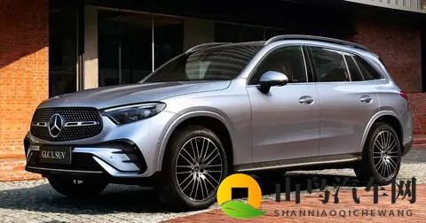 还没买车的有福了！新款奔驰GLC上市，降价增配，带智驾辅助-1