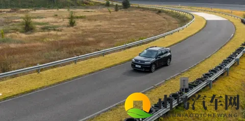 抢先试驾现代EO 羿欧：动力稍逊，刹车忒稳，操控领先-3