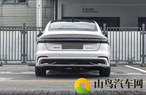 中国特供，预算20万想买豪华品牌，TA却成为绕不开的选择？-3