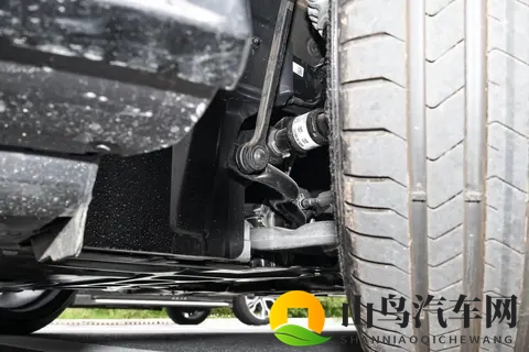 奔驰A35L AMG居然是台能拉娃的性能车？-3