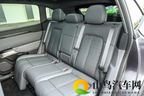 中型SUV的较量，极氪7X对比特斯拉Moldel Y，选谁更合适？-1