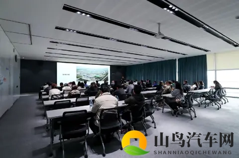 北京现代EO羿欧场地科目体验，底盘下功夫了，15万以内非常能打-3