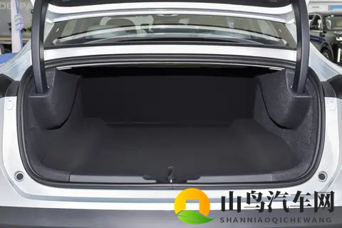 开过深蓝L06之后，我劝你别光看配置表，很多地方都挺香-2