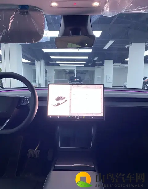 特斯拉Model Y的“隐藏彩蛋”：白色小卡扣，藏着一个纯平大世界！-2