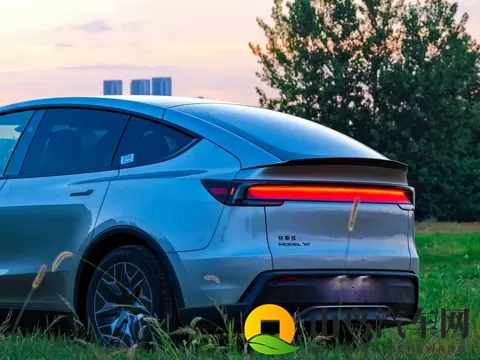 特斯拉 FSD 中国 “破冰”！2026 全面落地，华为比亚迪扛得住吗？-1