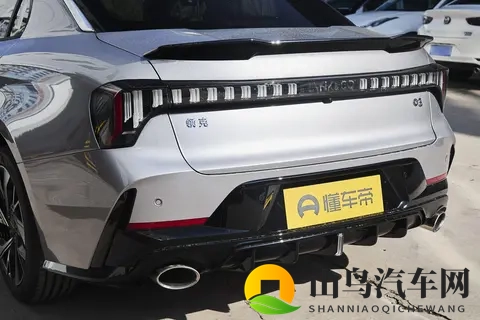 10万级燃油实力派！这车动力强、智能高，还提供购置税补贴？-2