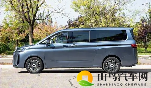 锐胜M8预售16.98万起 定位中大型MPV 燃油_纯电_增程多动力可选-1