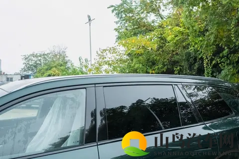 3025mm 轴距,大五座布局,这款增程 SUV 适合家用-2