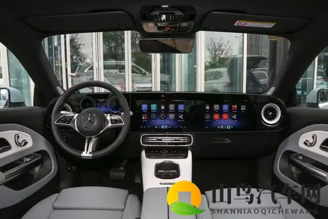 奔驰全新纯电CLA上市，售价249万起，采用三联屏设计-3