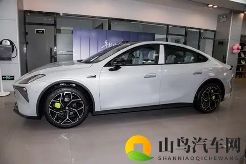 1399万元起，深蓝L06，一车满足多场景需求，适合年轻人-2