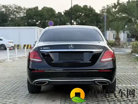 16万拿下豪华座驾：2017款奔驰E300L，商务家用皆宜-1
