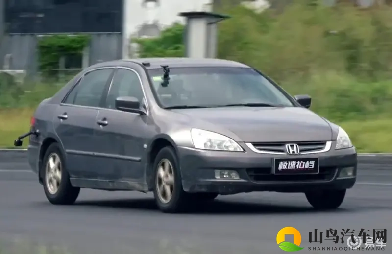 公交车上的诗请和小诗：城市公交：流动的诗篇，温馨故事汇聚-1