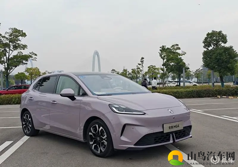 匝道自己开，泊车不用手！试驾全新MG4 530 智趣版-1