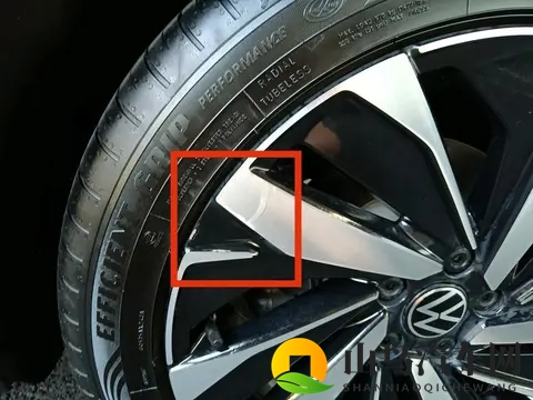 22年帕萨特330TSI豪华版，一手准新，12万享高级驾乘！-2