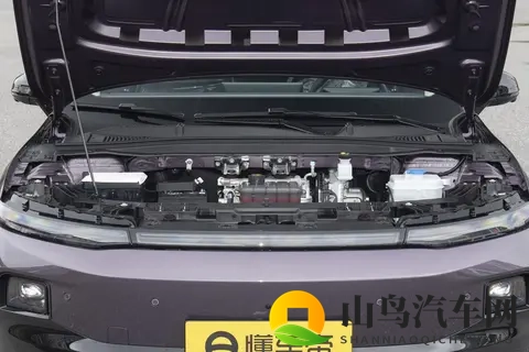 10万级家用轿车怎么选？零跑B01配激光雷达+8295芯片，香吗？-1