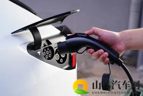 好湿 好紧 太爽了公交车男男:新能源汽车市场火爆升级,创新技术引领未来出行-3